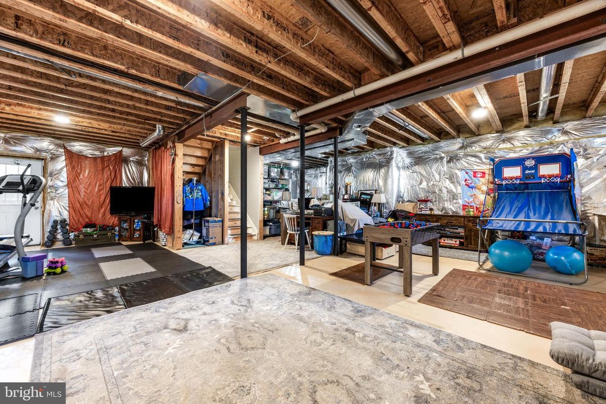 Fitness Equipment, Interior, Wooden Beams