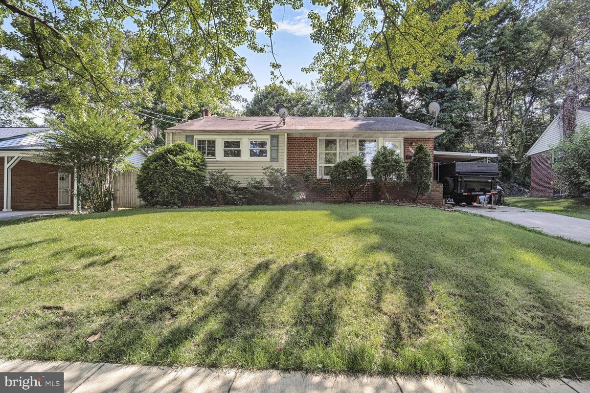Backyard, Exterior, Facade, Brick Facade, Split Level