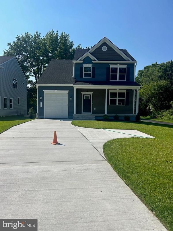 Attached, Exterior, Facade, Farmhouse