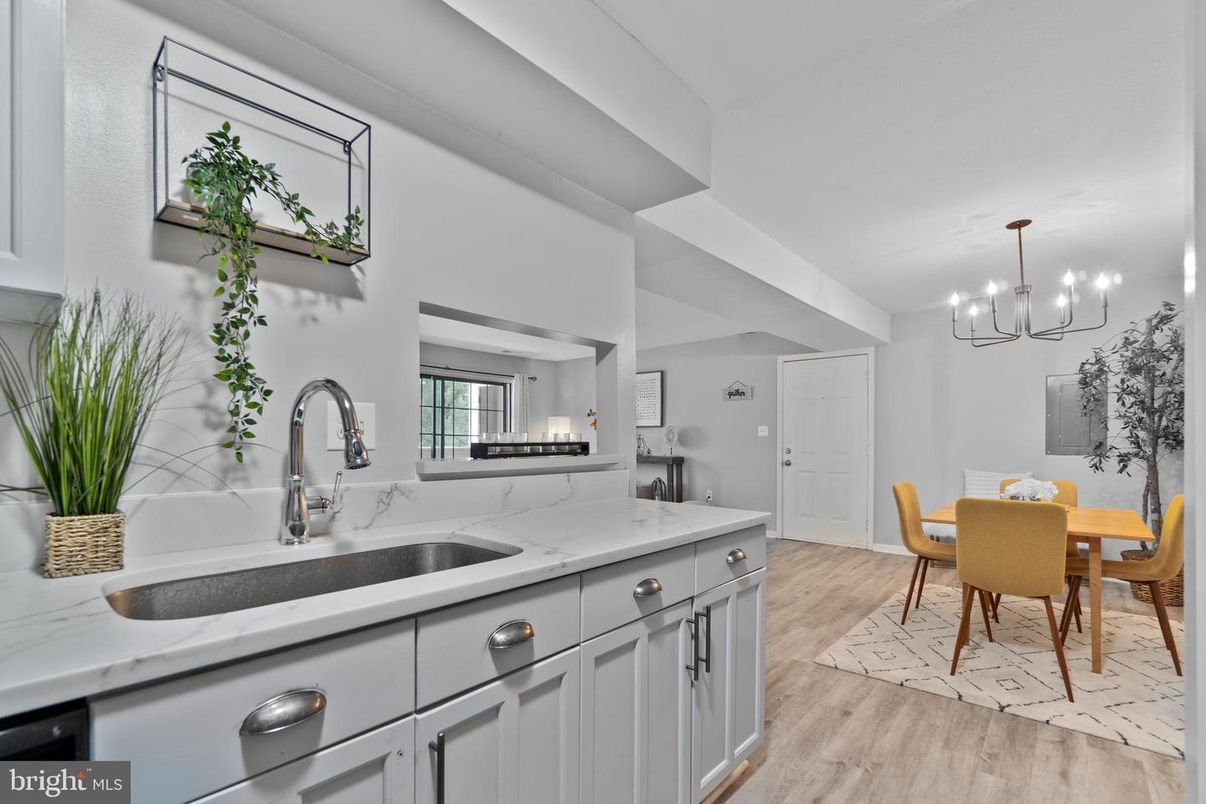 Chandelier, Dining room, Interior, Kitchen, Wood Texture Flooring