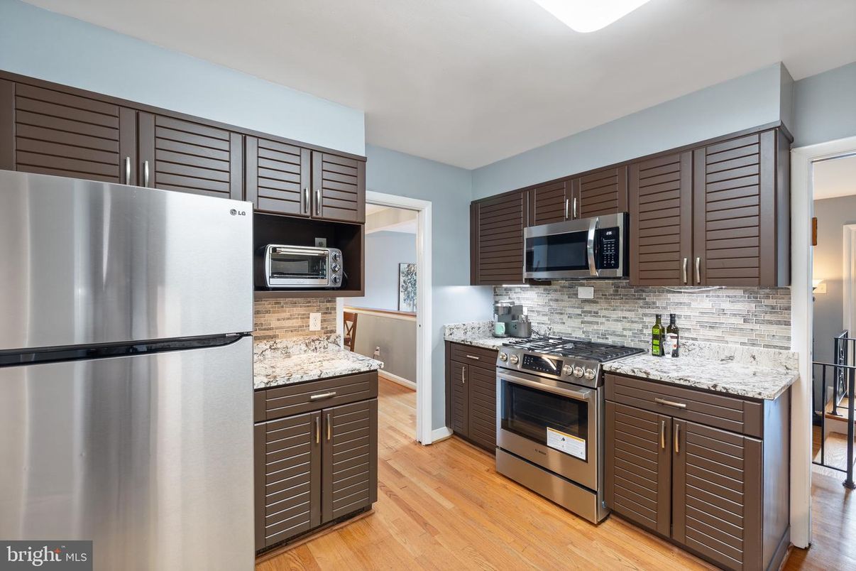 Interior, Kitchen, Stainless Steel Appliances, Wood Texture Flooring