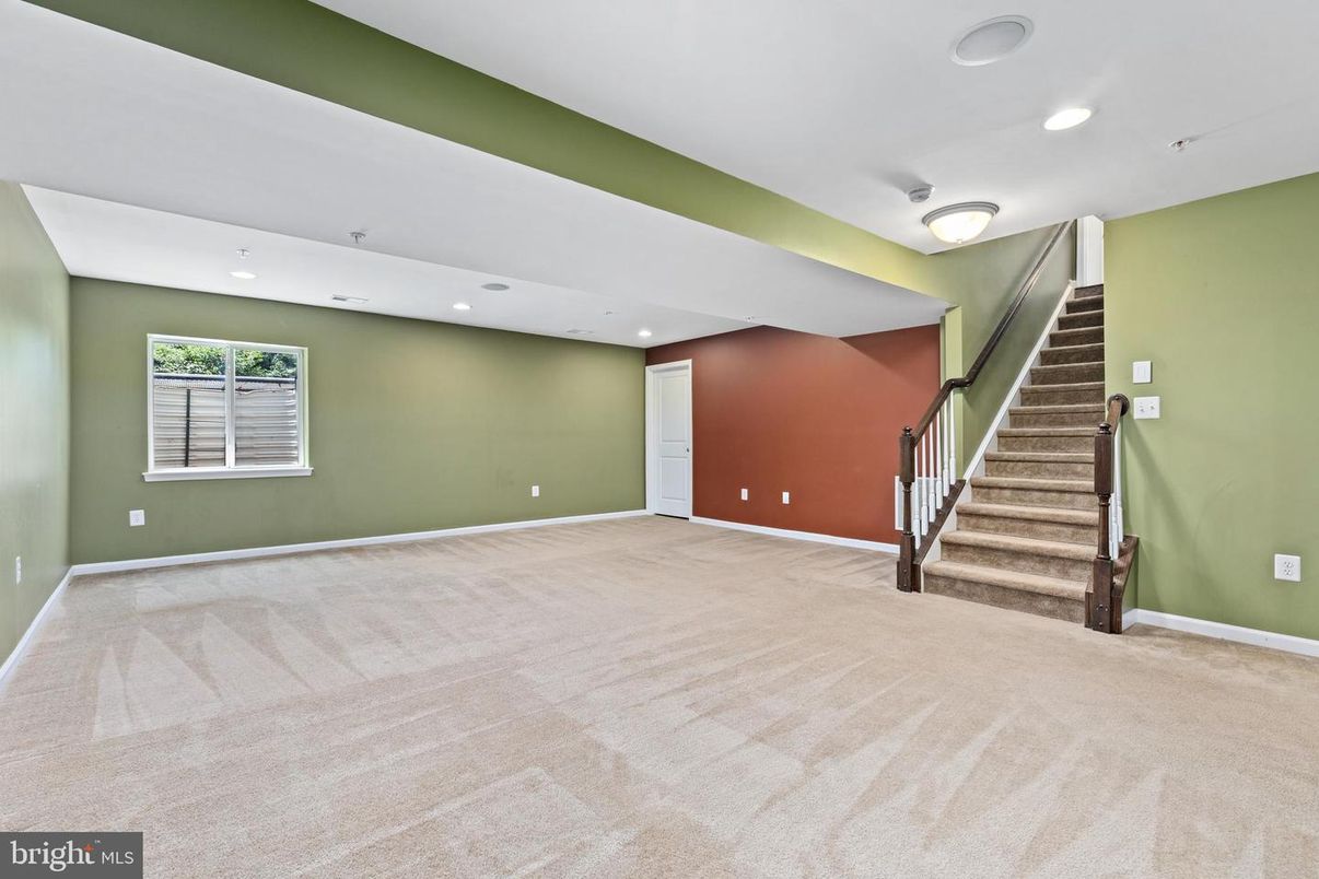 Empty room, Interior, Recessed Lighting