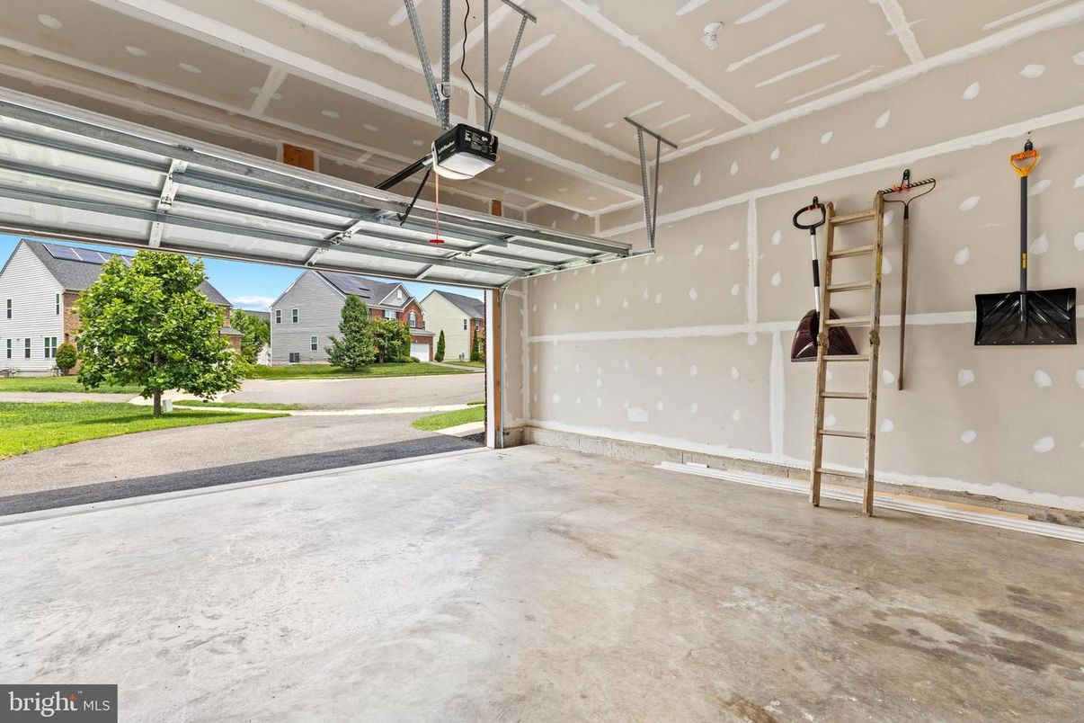 Garage, Interior