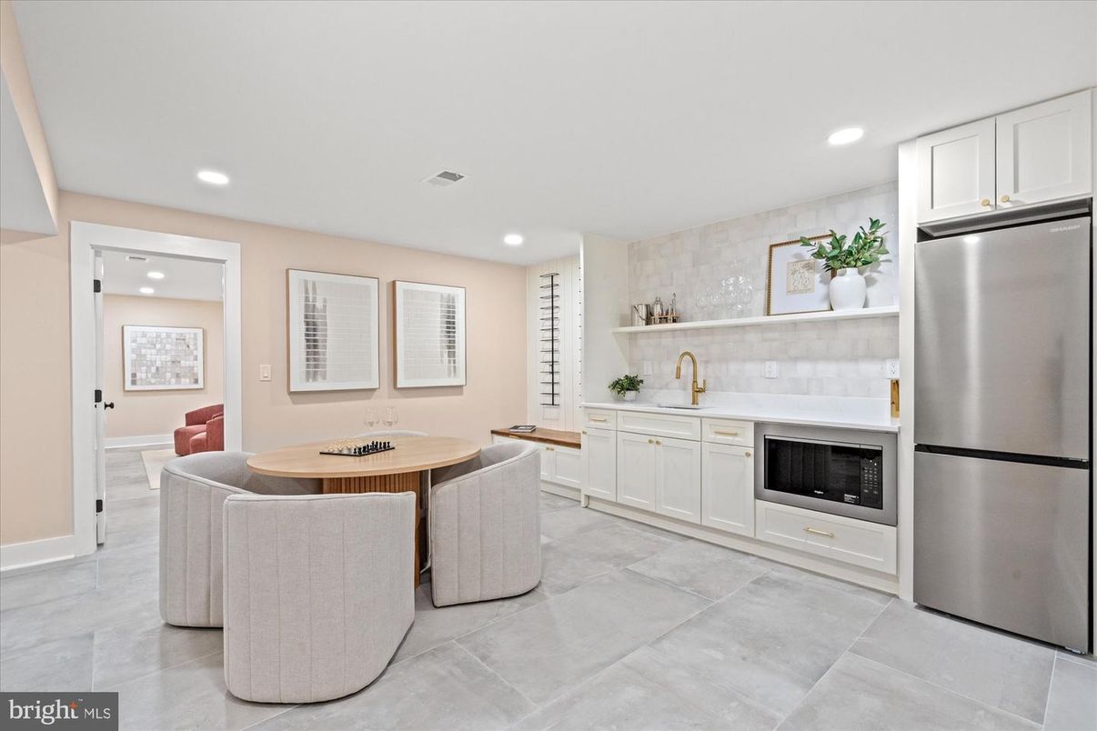 Dining room, Interior, Kitchen, Recessed Lighting, Stainless Steel Appliances