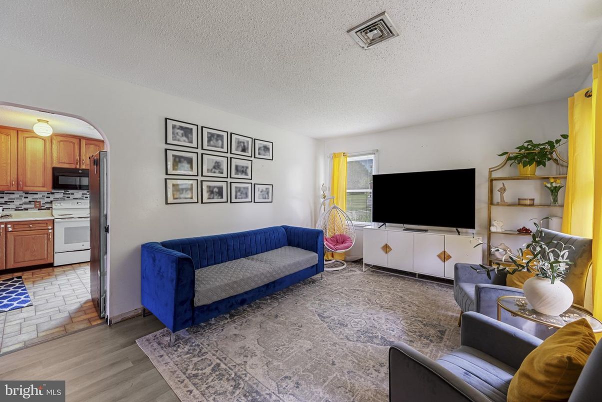Interior, Kitchen, Living room, Stainless Steel Appliances, Wood Texture Flooring