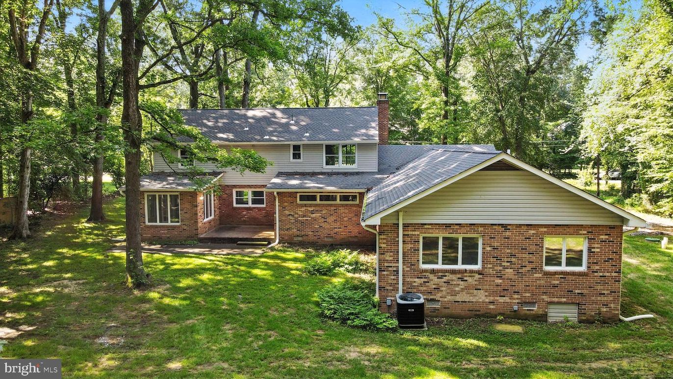 Exterior, Facade, Brick Facade, Cape Cod