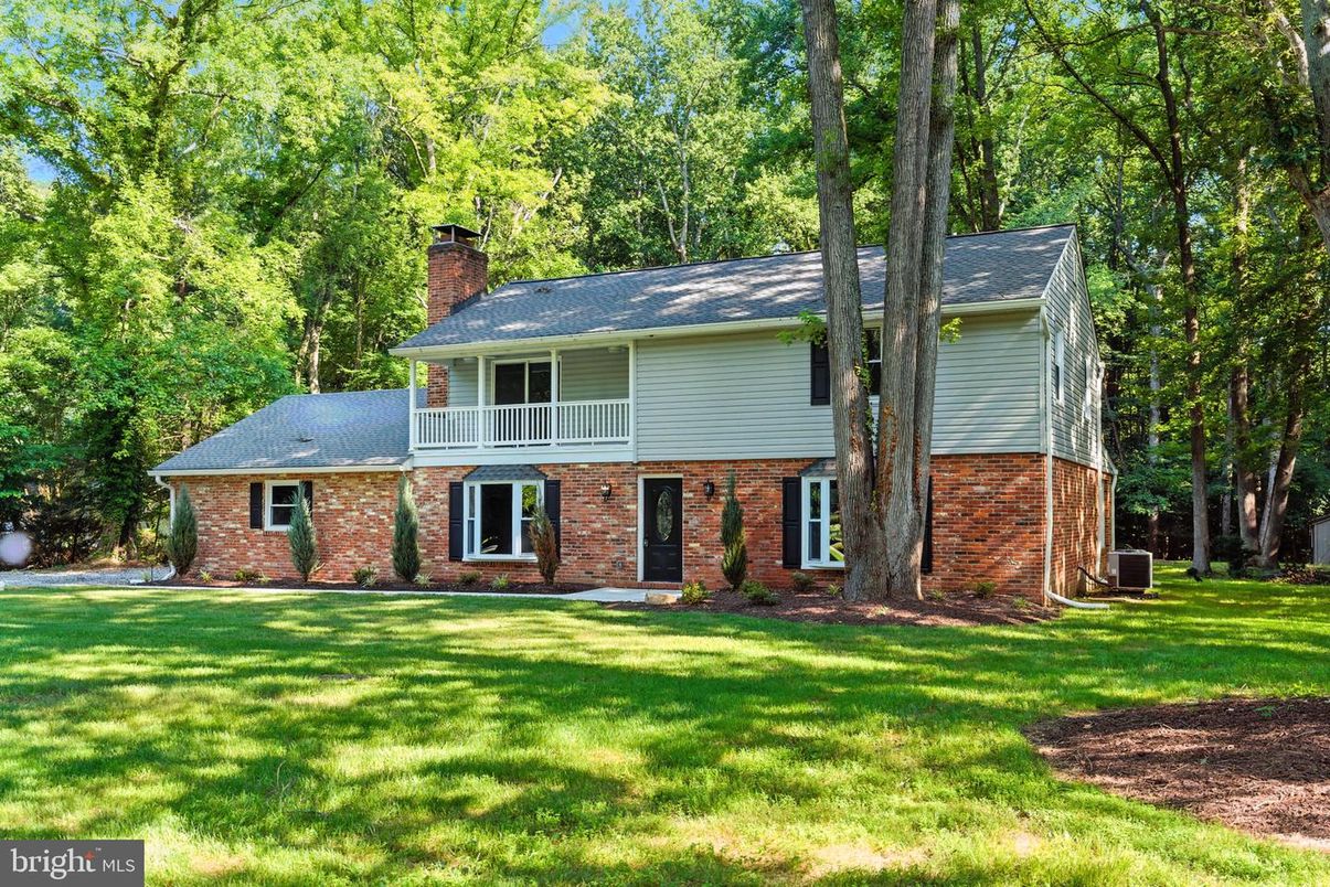 Backyard, Exterior, Facade, Brick Facade, Split Level