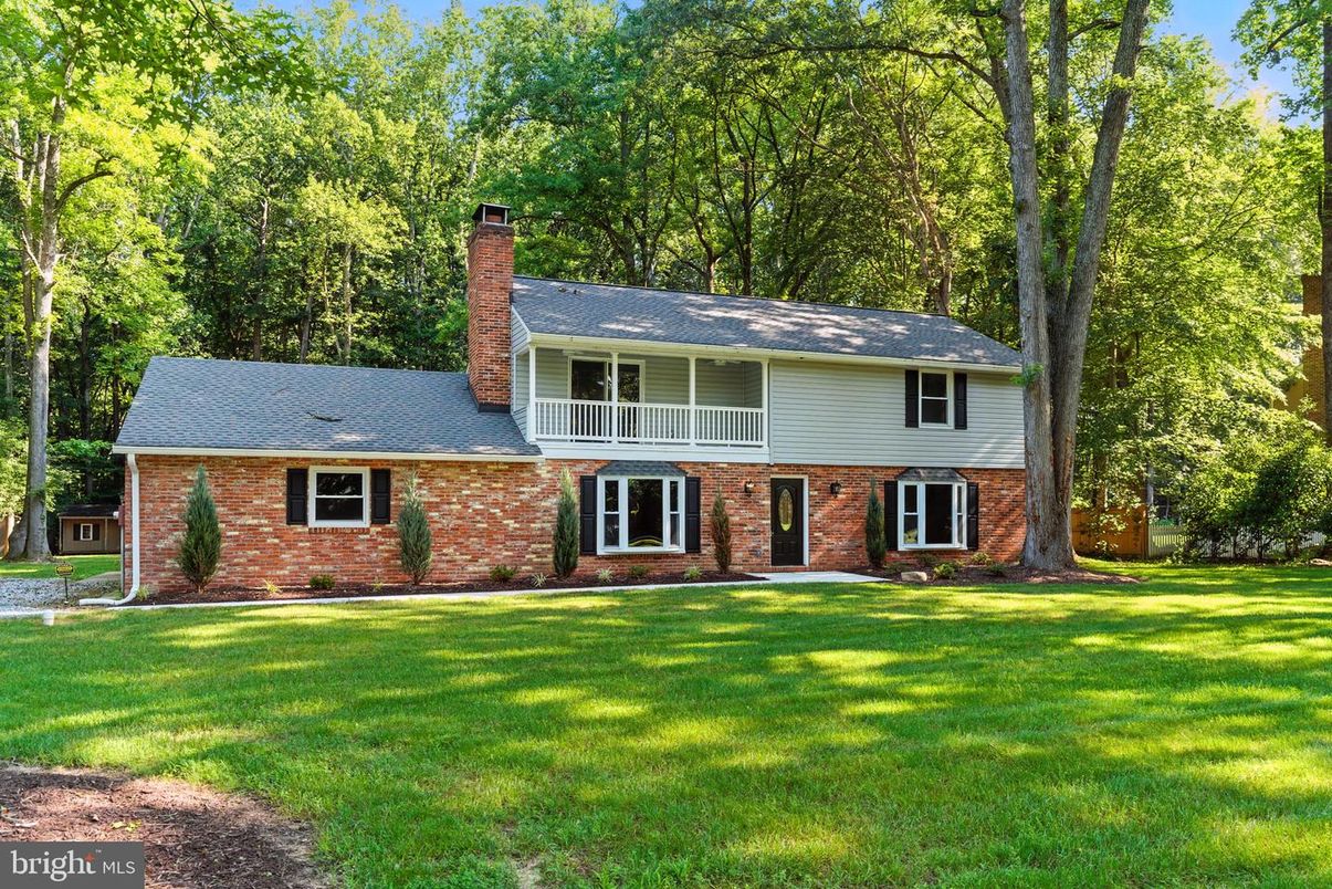 Backyard, Exterior, Facade, Brick Facade, Split Level