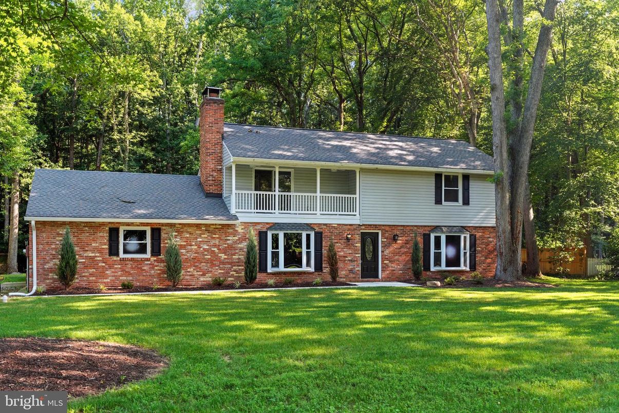 Exterior, Facade, Brick Facade, Split Level