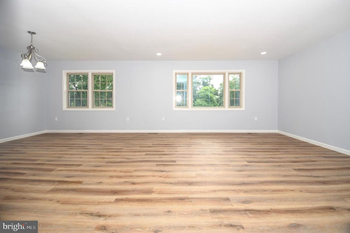 Empty room, Interior, Pendant Lights, Recessed Lighting, Wood Texture Flooring
