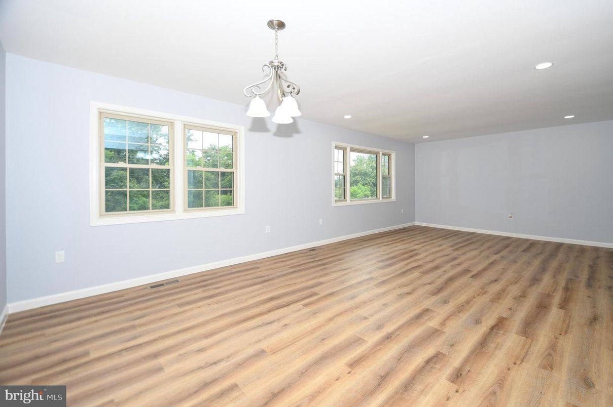 Empty room, Interior, Pendant Lights, Recessed Lighting, Wood Texture Flooring