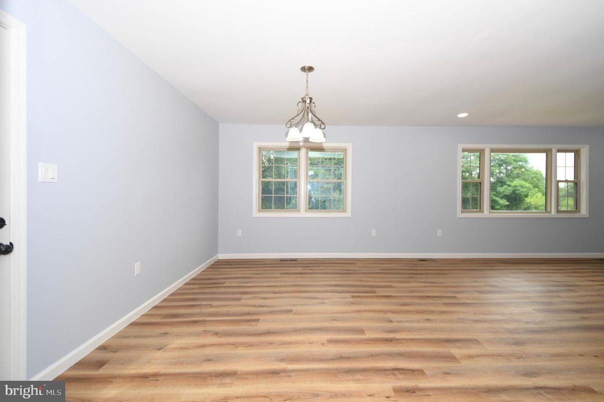 Empty room, Interior, Pendant Lights, Recessed Lighting, Wood Texture Flooring