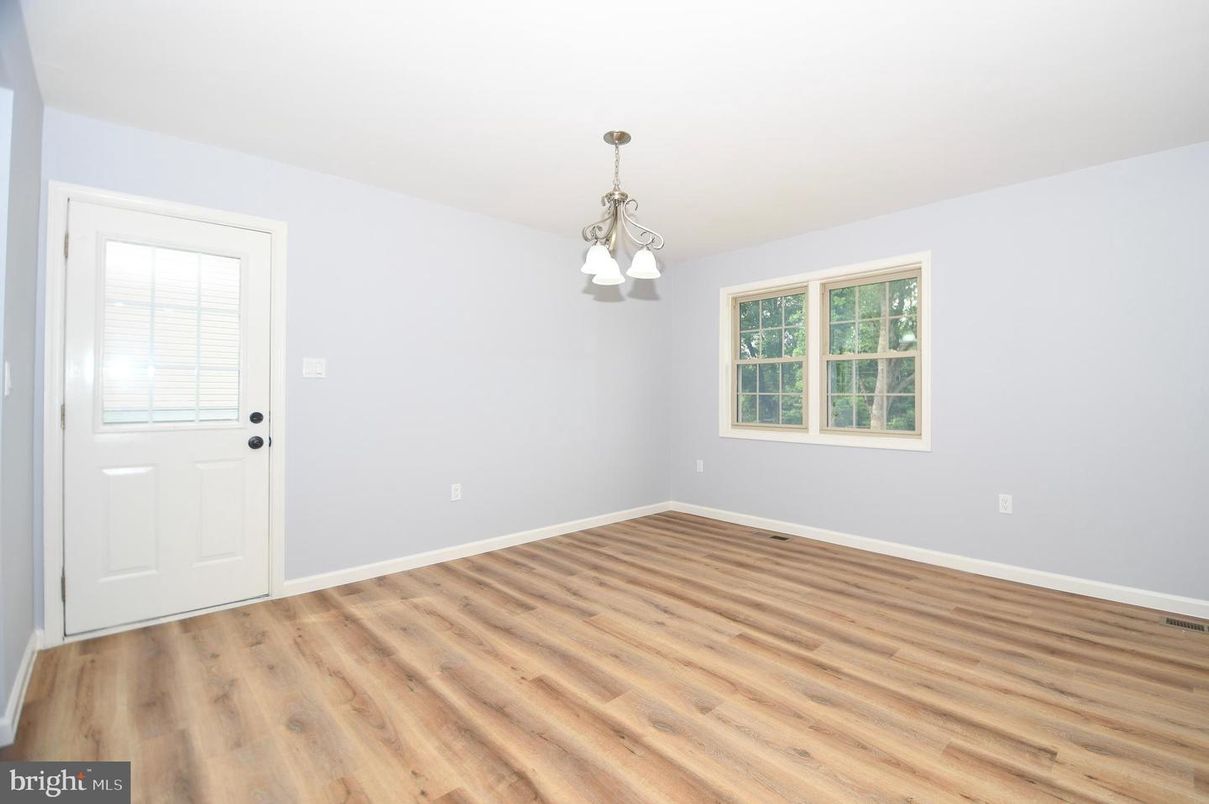 Empty room, Interior, Pendant Lights, Wood Texture Flooring