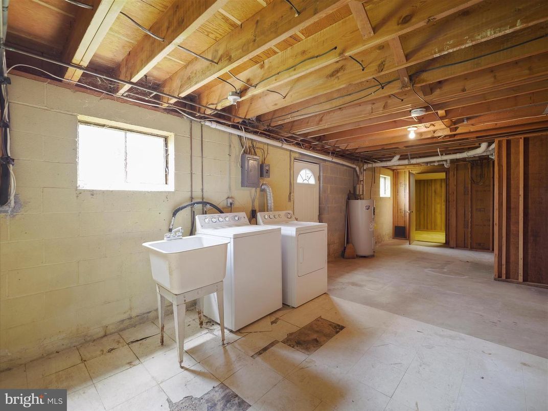 Interior, Washer, Wooden Beams, Wooden Ceilings