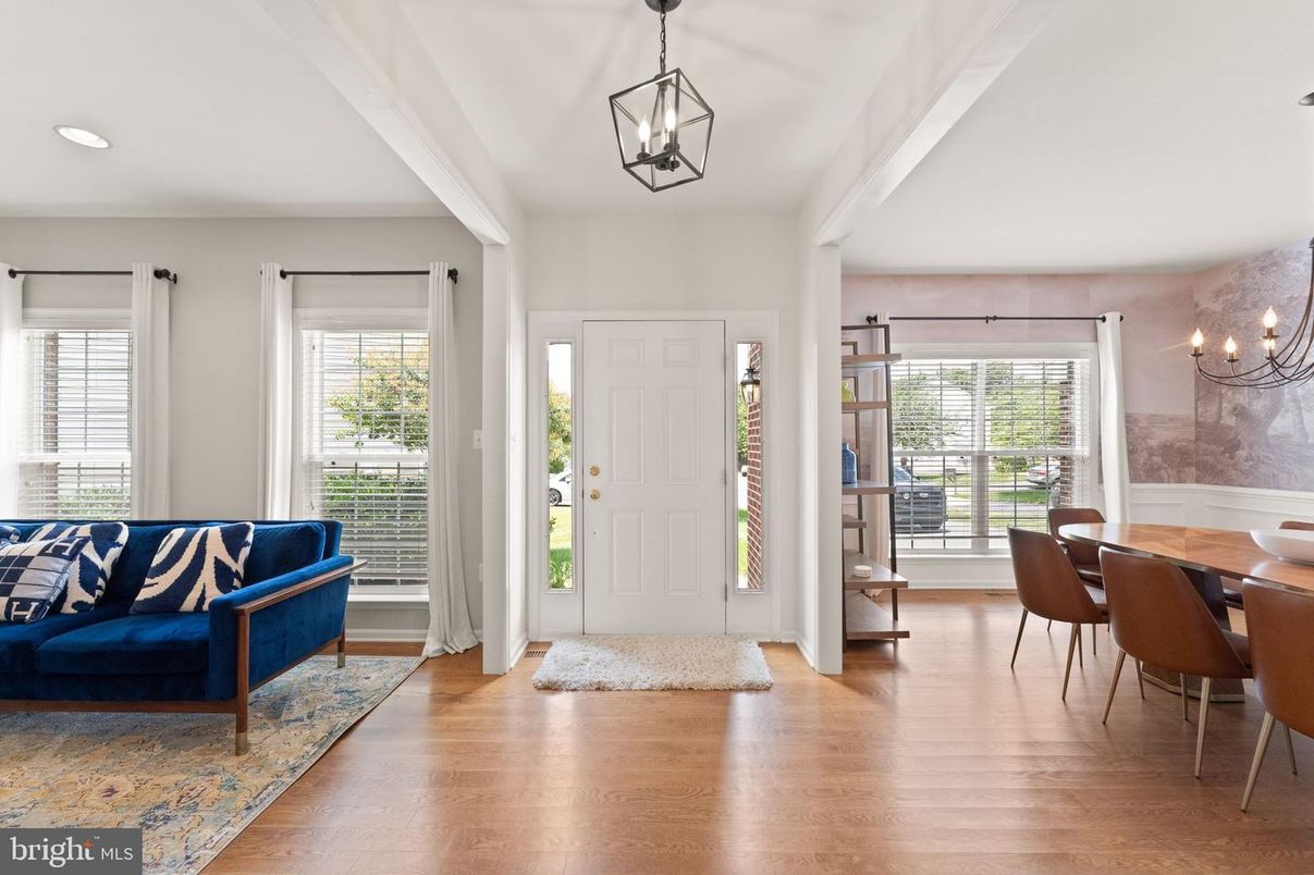 Chandelier, Dining room, Interior, Pendant Lights, Recessed Lighting, Wood Texture Flooring