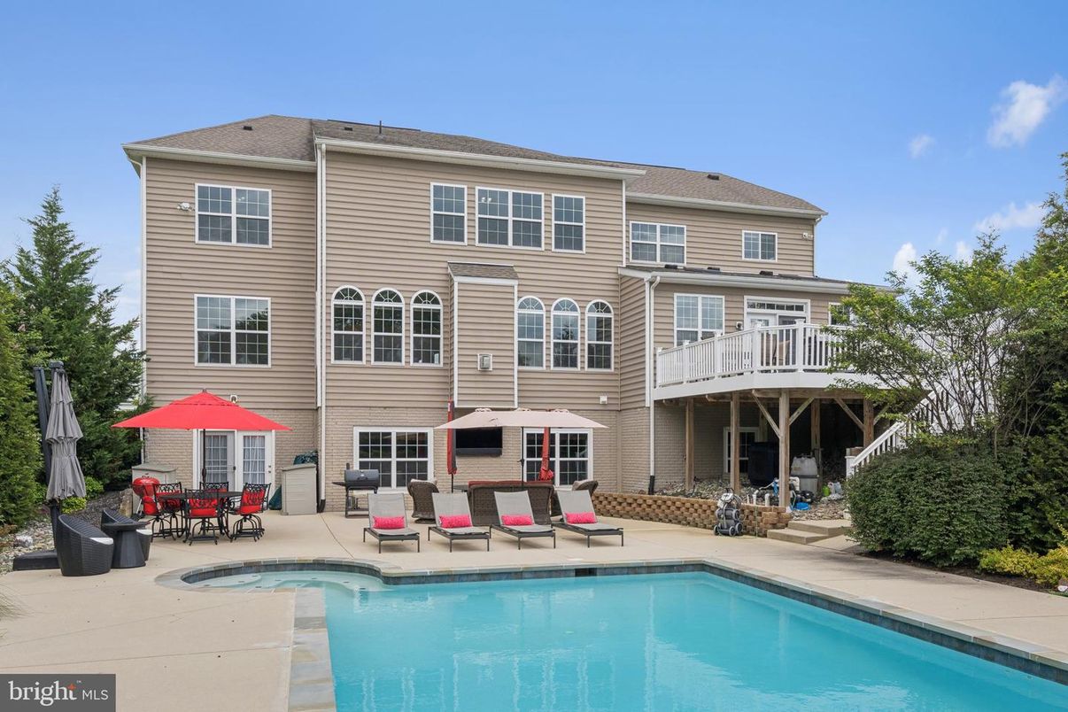 Exterior, Pool