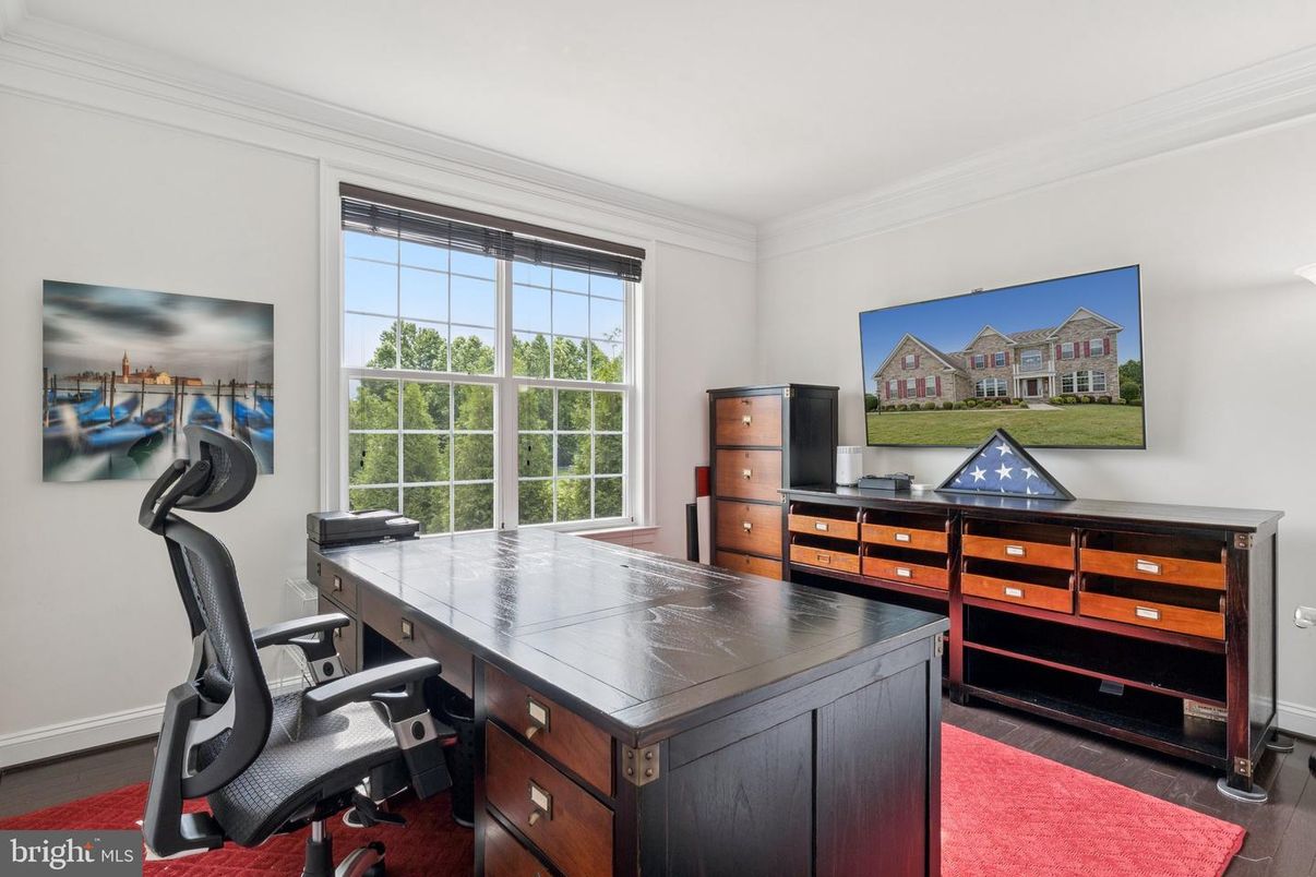 Home Office, Interior, Recessed Lighting, Wood Texture Flooring
