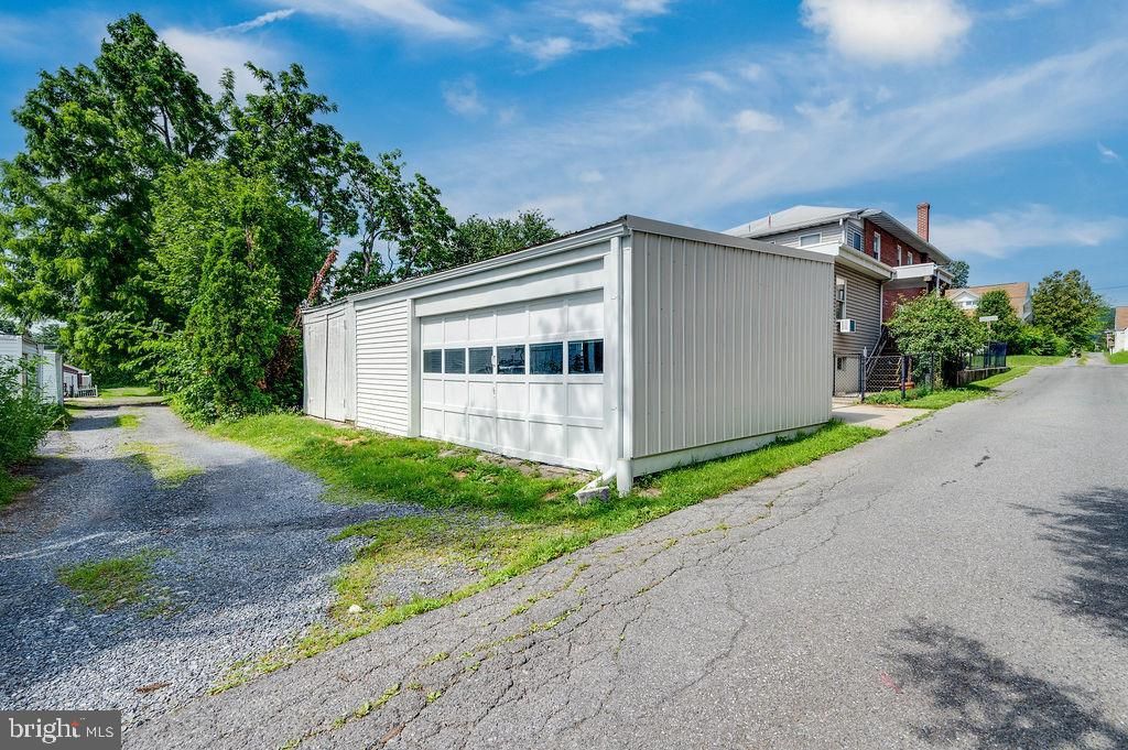 Detached Garage, Exterior