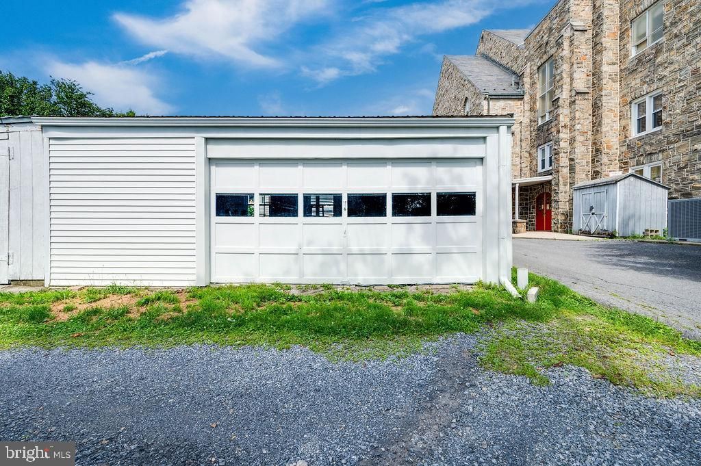 Detached Garage, Exterior