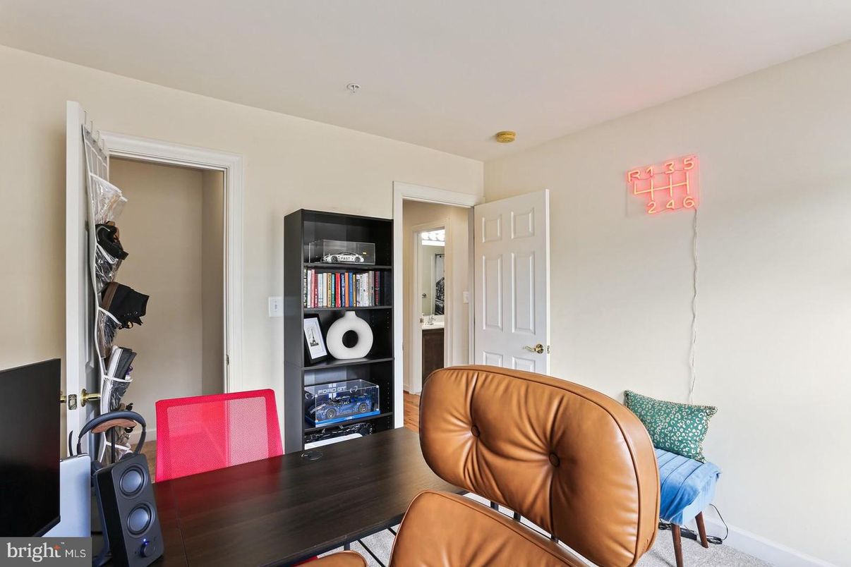 Home Office, Interior