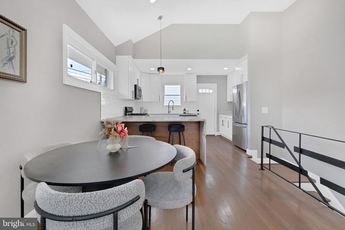 Dining room, Interior, Kitchen, Pendant Lights, Recessed Lighting, Stainless Steel Appliances, Wood Texture Flooring