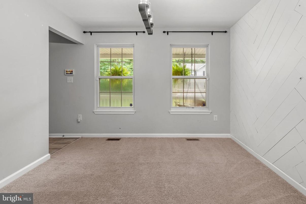 Empty room, Interior