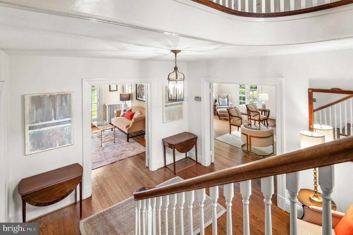 Interior, Pendant Lights, Wood Texture Flooring