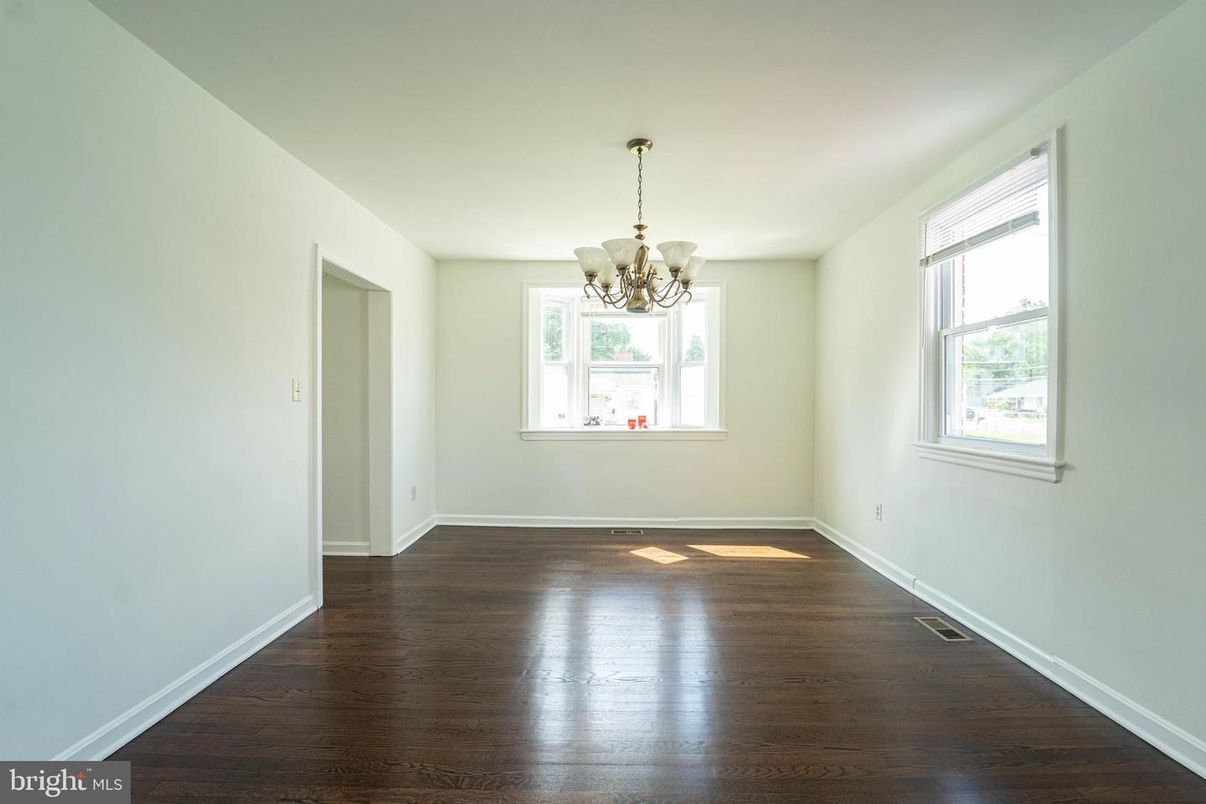 Chandelier, Empty room, Interior, Wood Texture Flooring