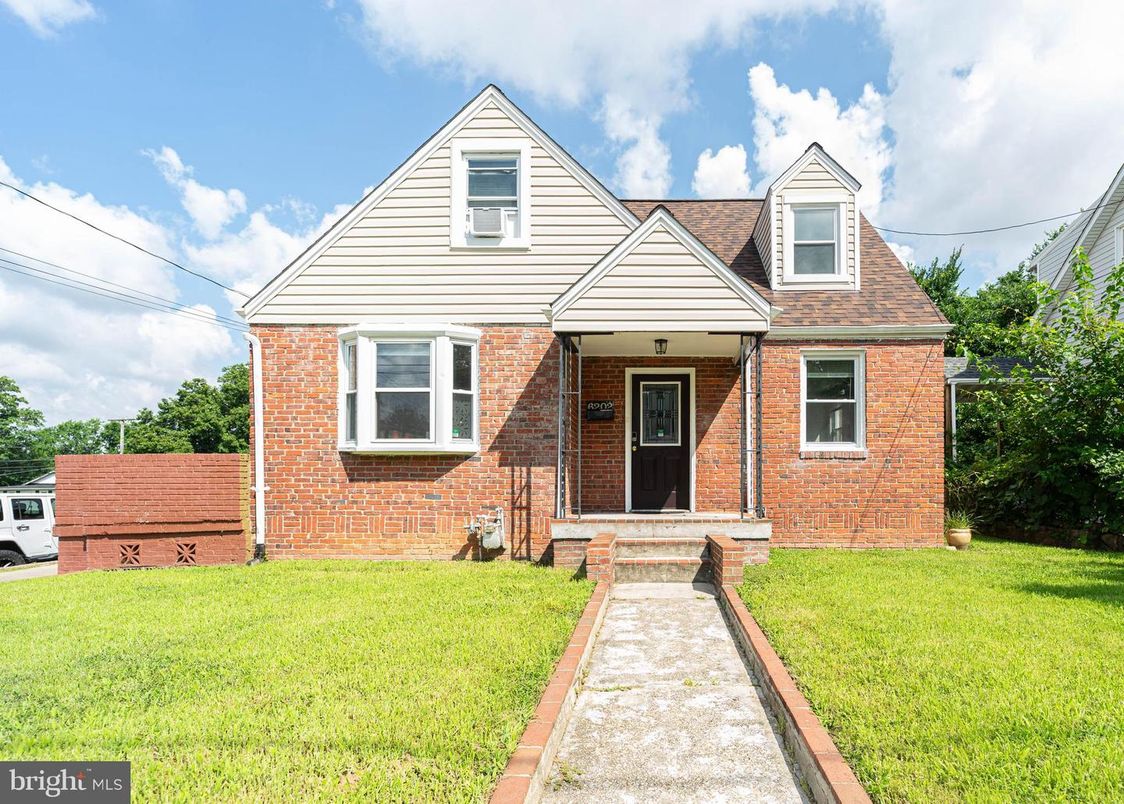 Exterior, Facade, Brick Facade, Cape Cod