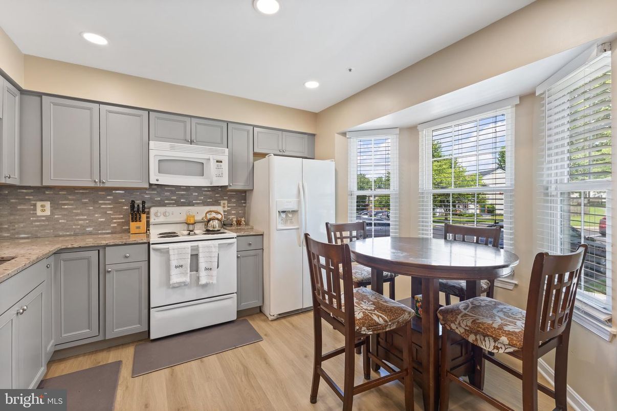 Dining room, Interior, Kitchen, Recessed Lighting, Wood Texture Flooring