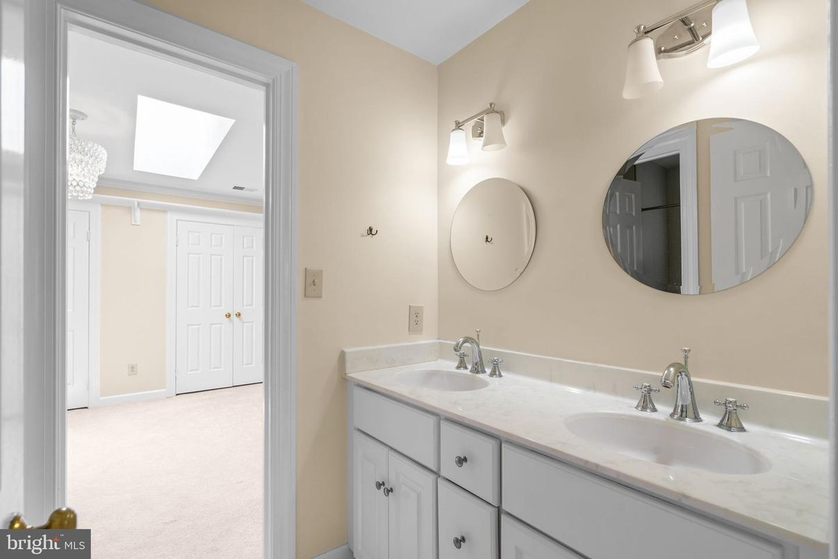 Bathroom, Dual Sink Vanities, Interior
