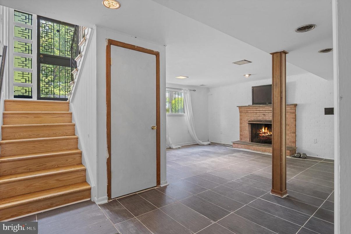 Fireplace, Interior, Recessed Lighting