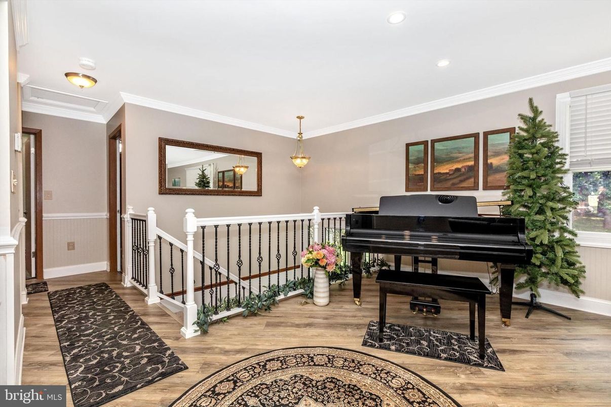 Interior, Pendant Lights, Piano, Recessed Lighting, Wood Texture Flooring
