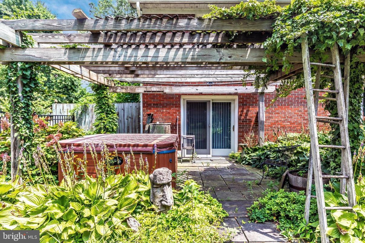 Exterior, Hot Tub