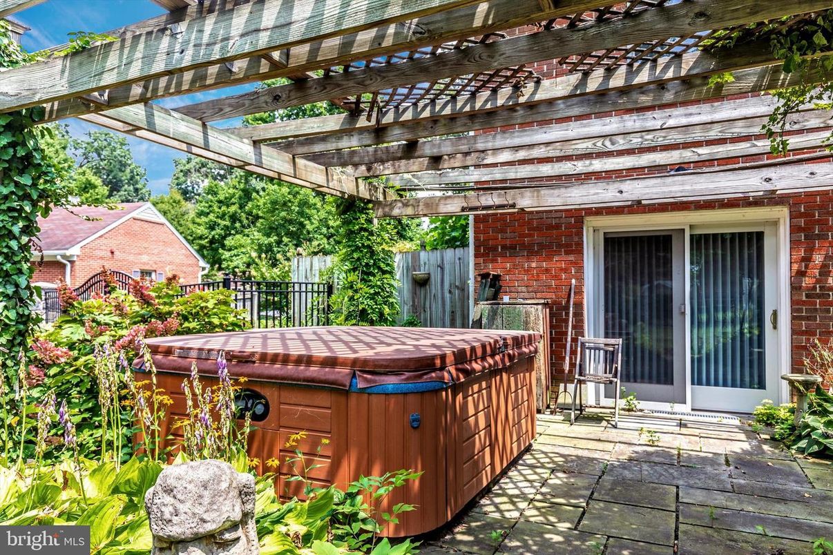 Exterior, Hot Tub