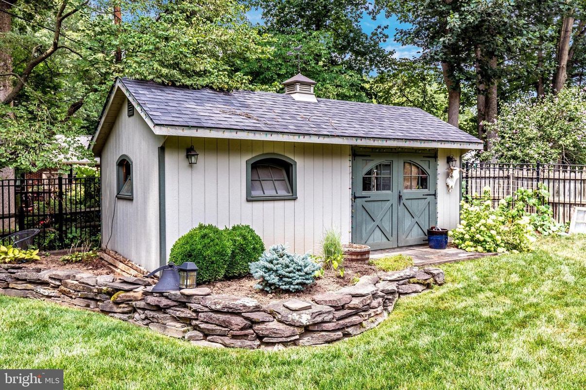 Detached Garage, Exterior