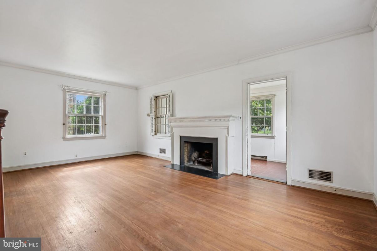 Empty room, Fireplace, Interior, Wood Texture Flooring