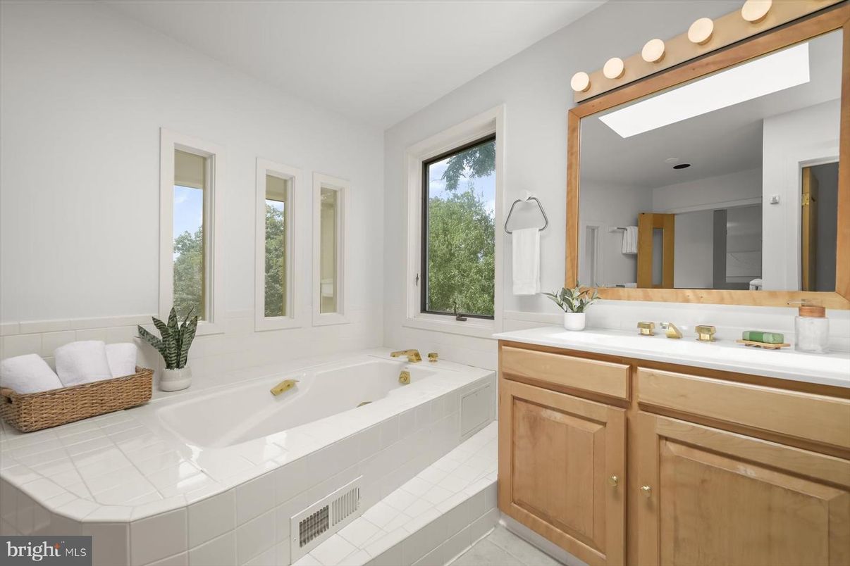 Bathroom, Interior, Tile Countertops