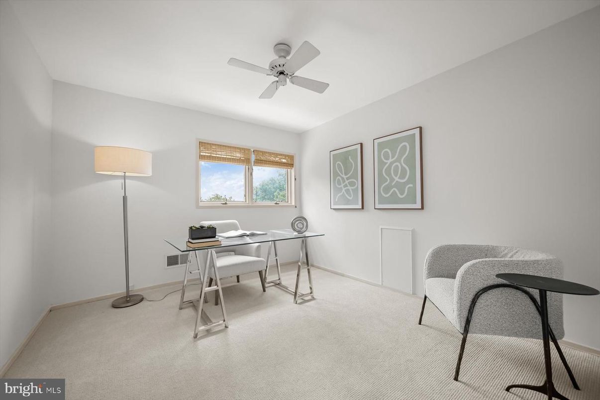 Home Office, Interior