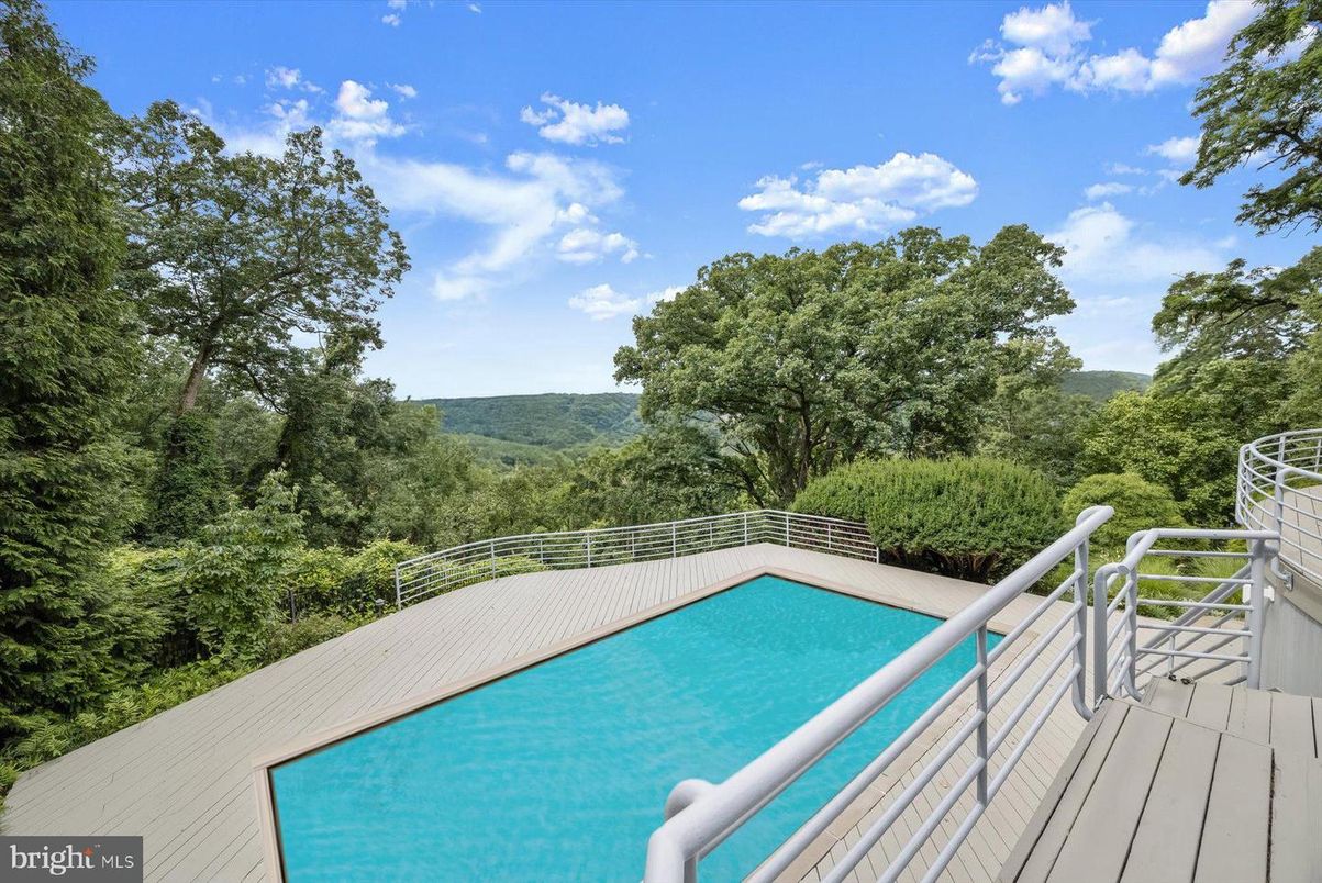 Exterior, Pool, Other