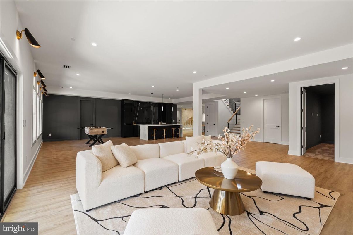 Interior, Living room, Pendant Lights, Recessed Lighting, Wood Texture Flooring