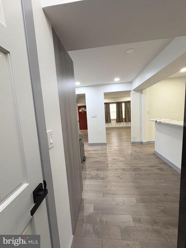 Interior, Recessed Lighting, Wood Texture Flooring