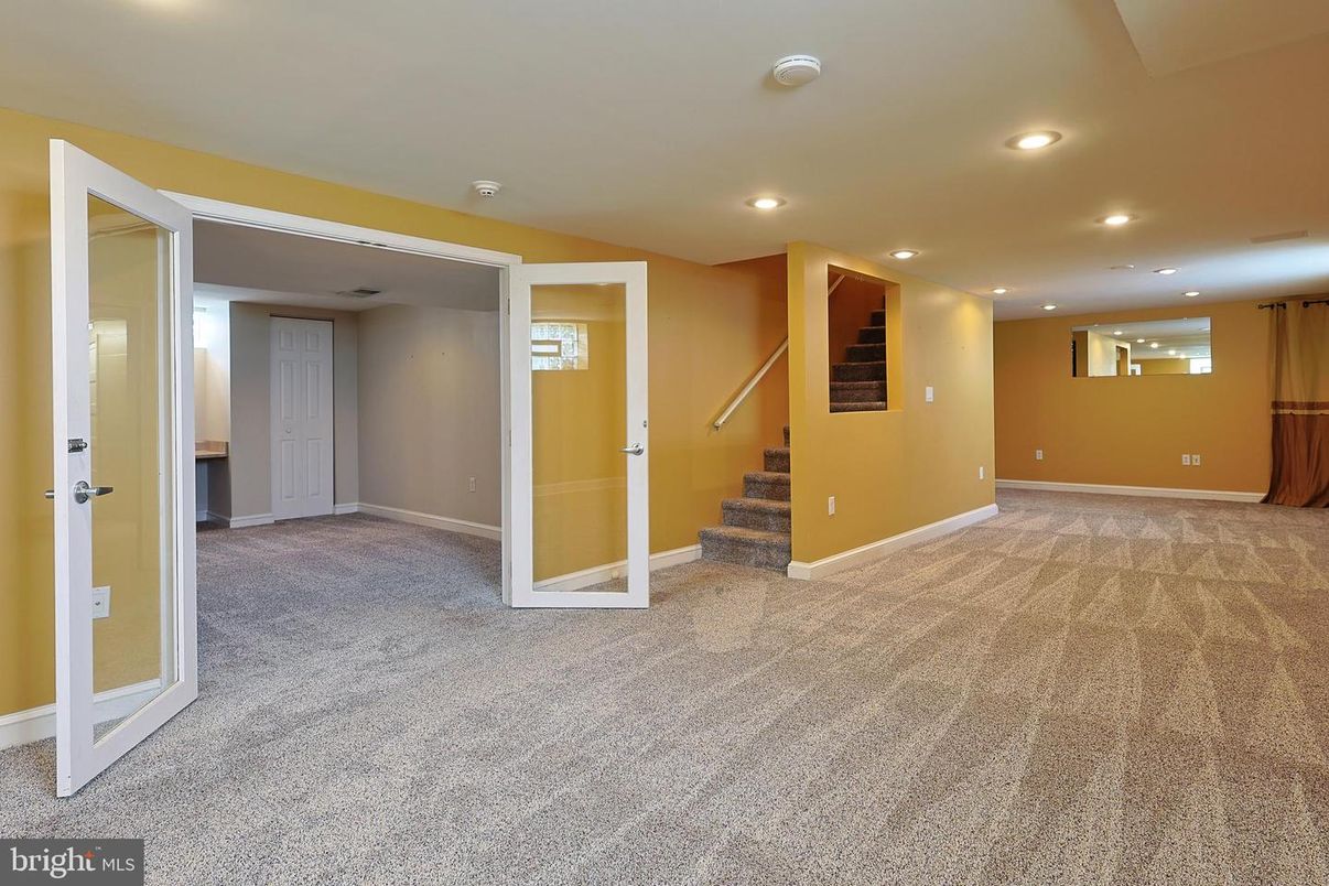 Empty room, Interior, Recessed Lighting