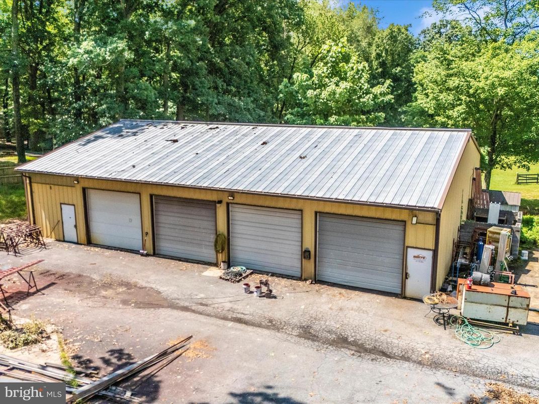 Detached Garage, Exterior