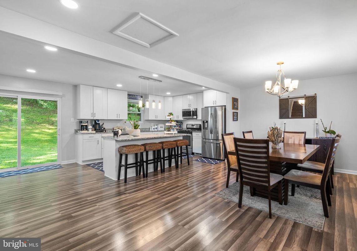 Chandelier, Dining room, Interior, Kitchen, Pendant Lights, Recessed Lighting, Stainless Steel Appliances, Wood Texture Flooring