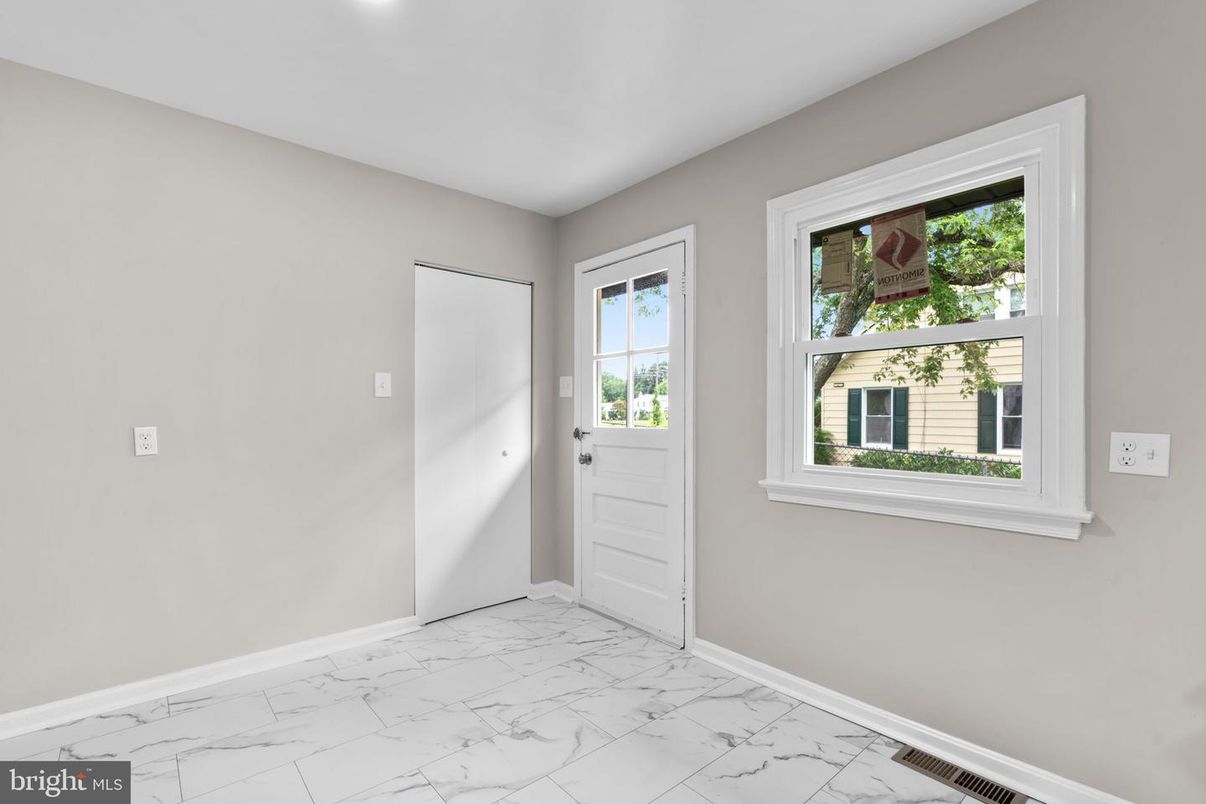 Empty room, Interior, Marble, Recessed Lighting