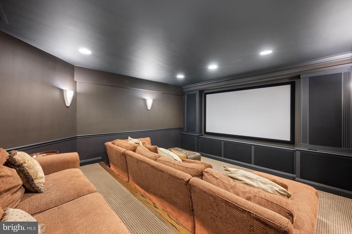 Interior, Projection Screen, Recessed Lighting, Theatre Room