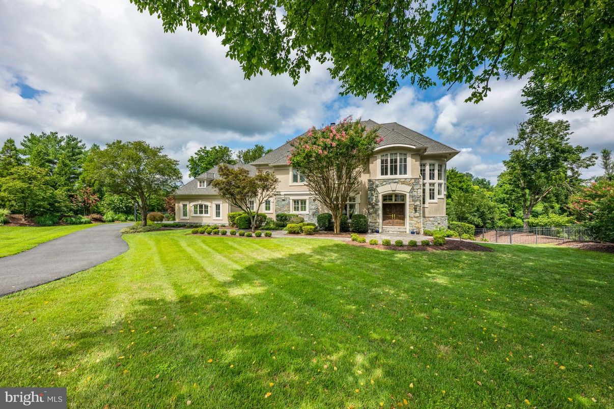 Backyard, Exterior, Facade, French Provincial