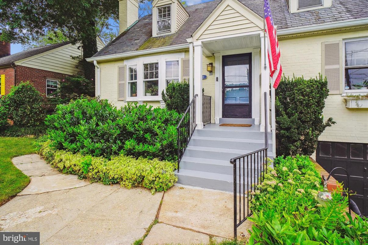 Exterior, Facade, Cape Cod