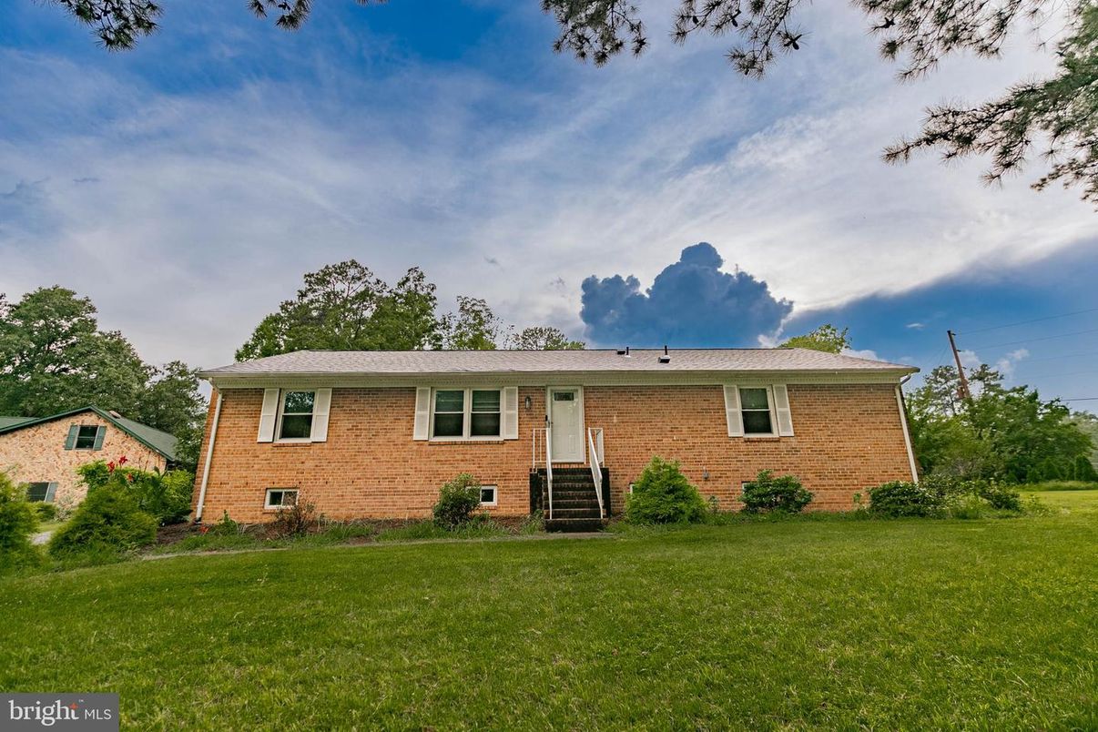 Exterior, Facade, Brick Facade, Cape Cod